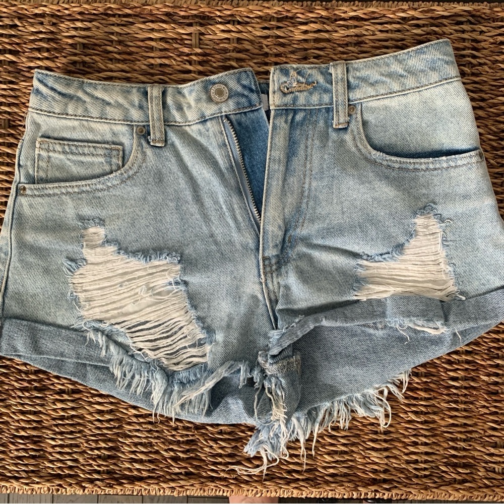 Y2K Women’s Forever 21 denim shorts size 24 streetwear western